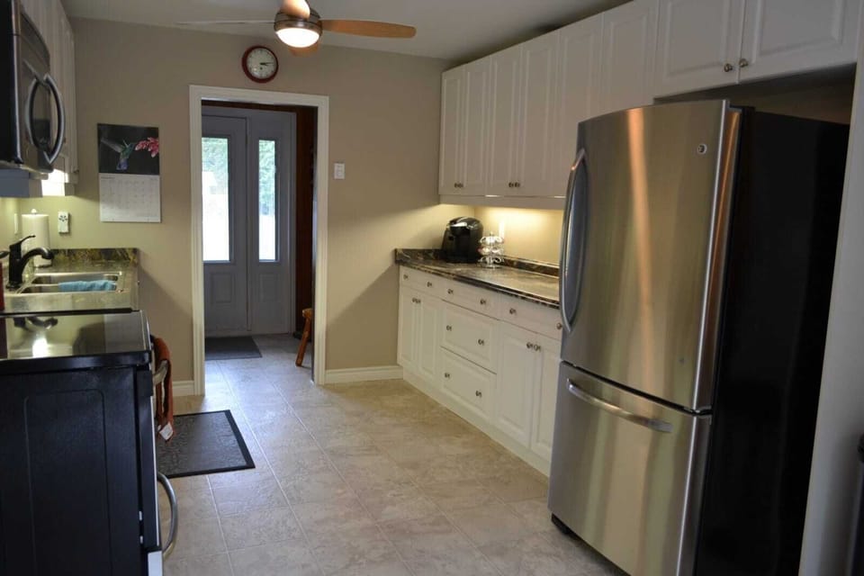 Kitchen - Looking towards the front door