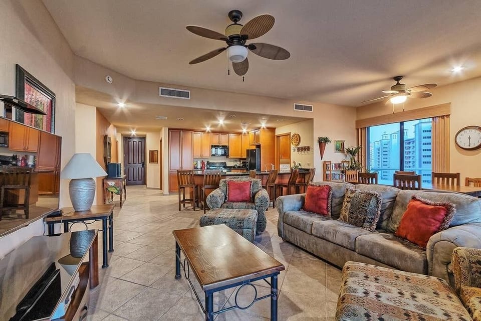 Living Area (2)