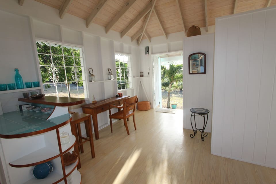 Light & airy, open-plan layout