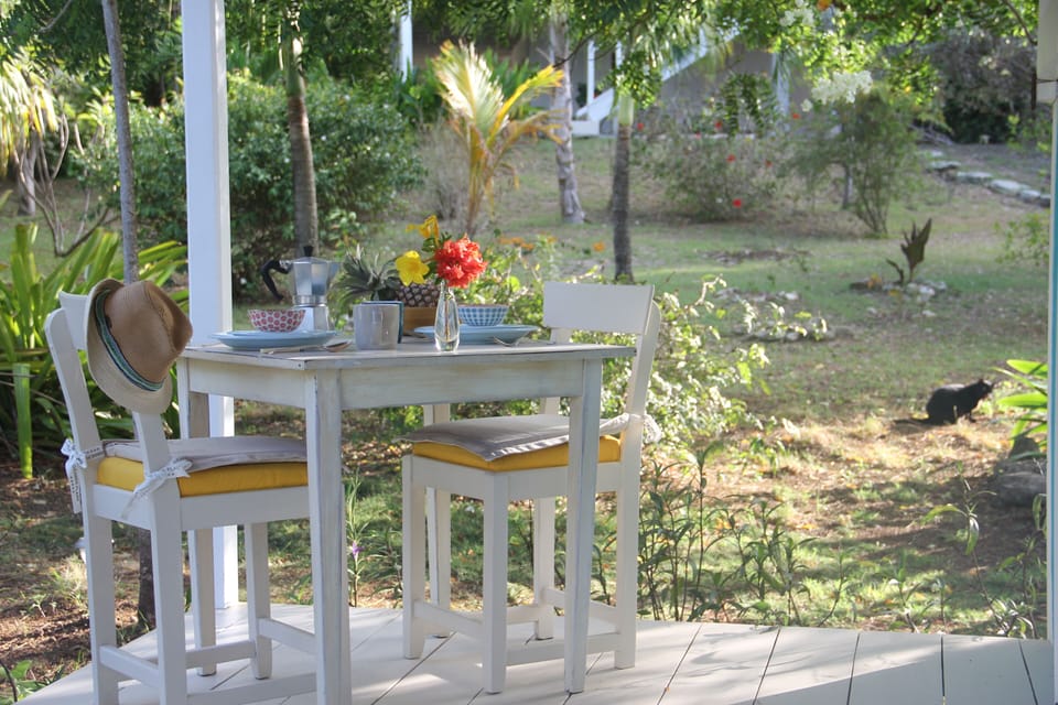 Breakfast, lunch and dinner al fresco