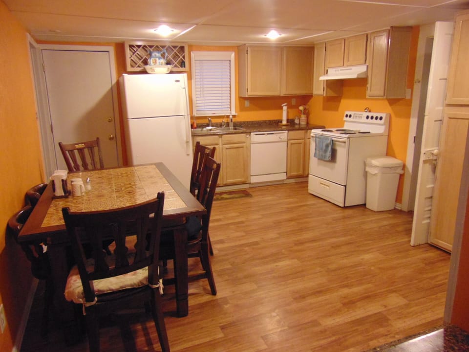 Eat in Kitchen for 6, New Appliances, new flooring, window and blinds 