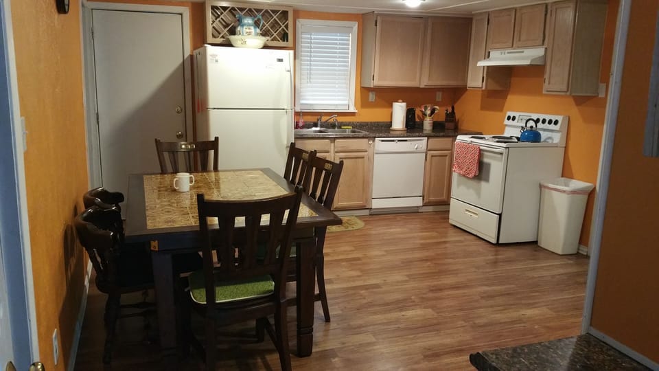 Kitchen Pic 2