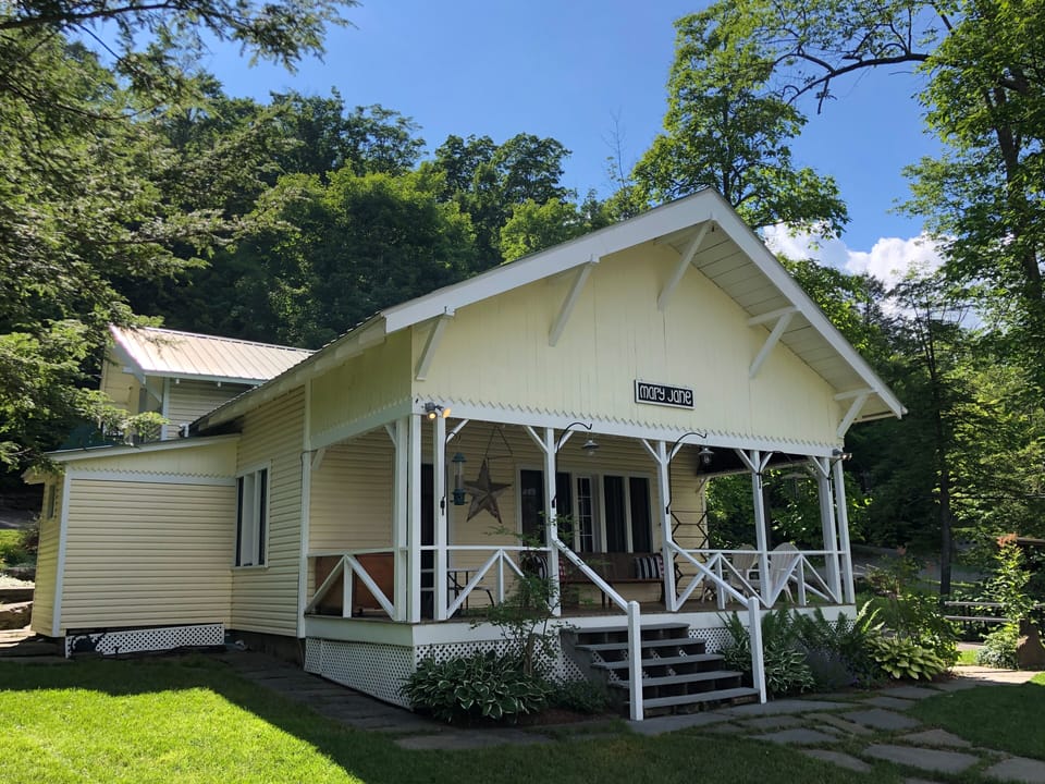 Mary Jane Cottage at Laurel Lake