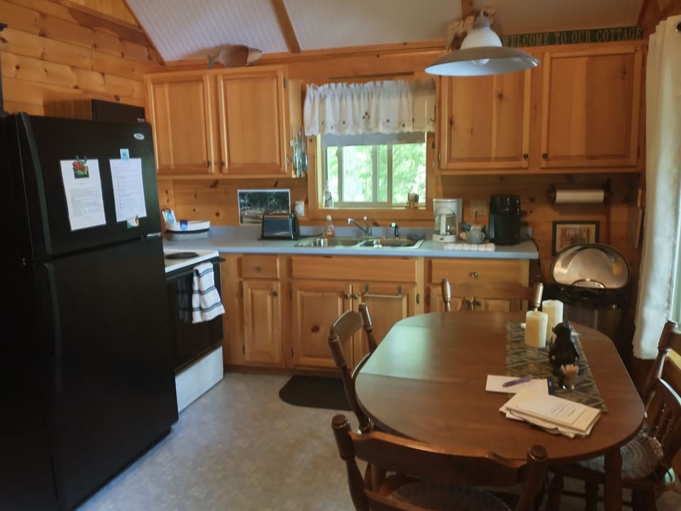 kitchen/dining area