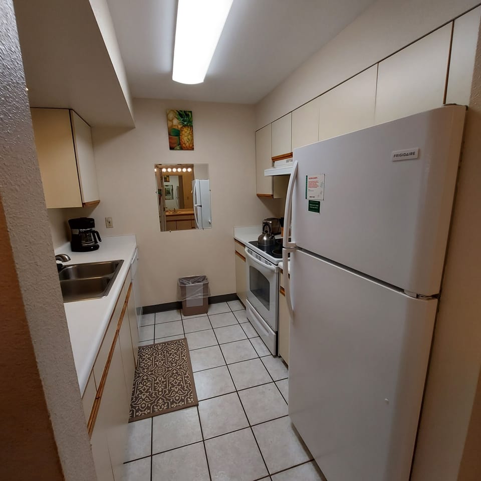 Full size appliances in the kitchen