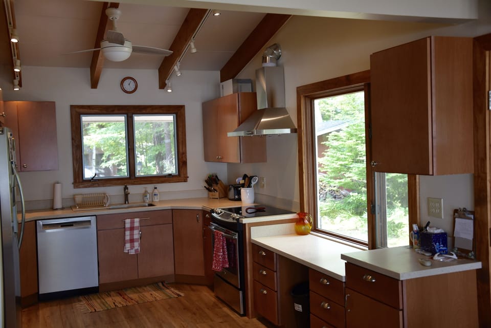 Plenty of counter space in our new kitchen.