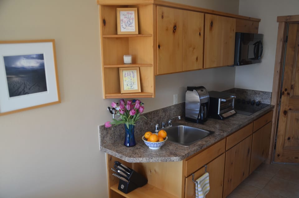 Kitchenette.