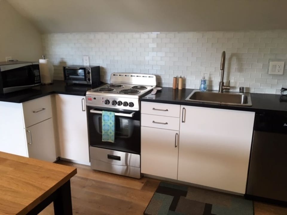 Fully equipped kitchen.