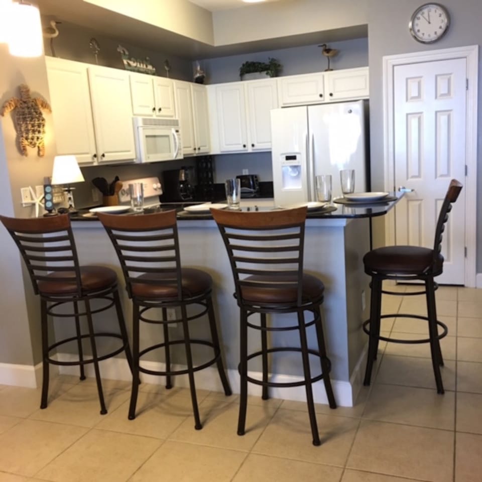 Large Kitchen and Bar are