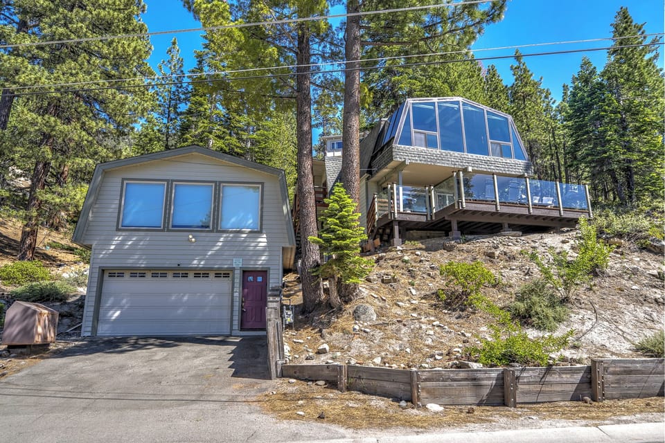 Modern Cabin, Panoramic Lake Tahoe Views, @ Heavenly Ski Slopes, Near State line Cabin in South Lake Tahoe