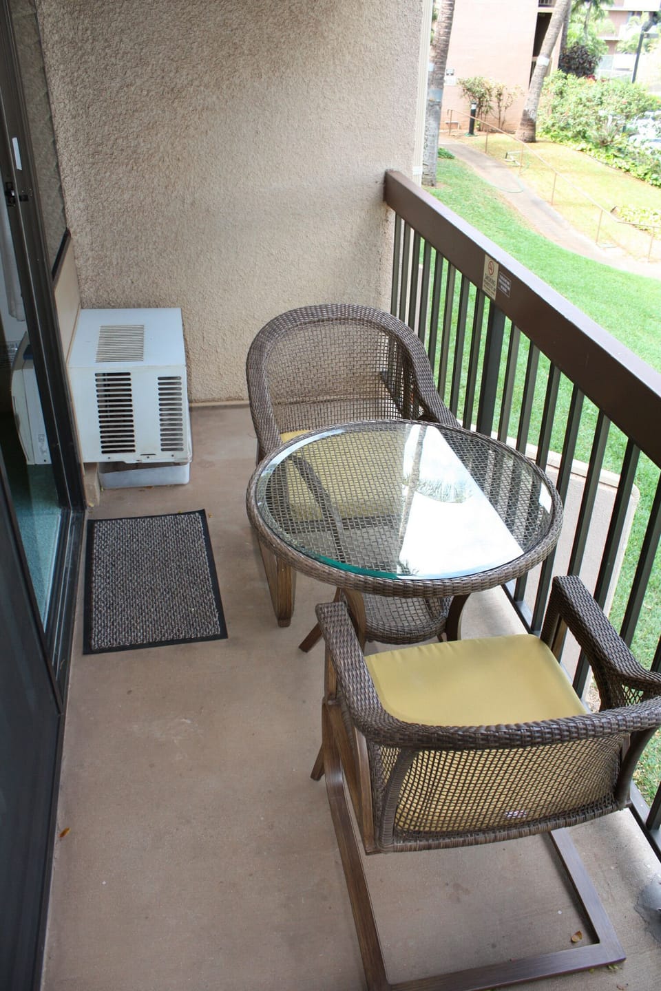 Lanai, garden area
