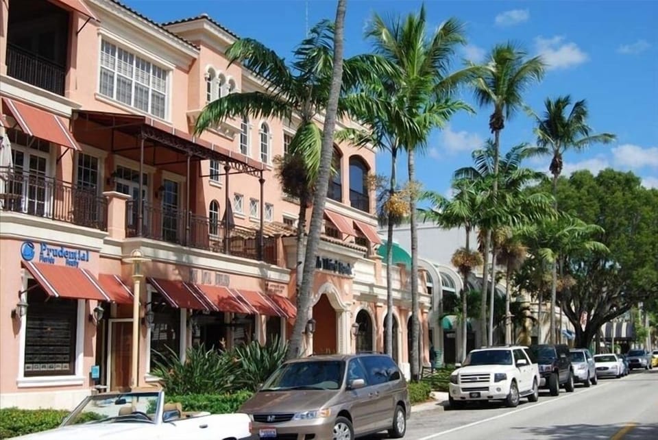 Experience Naples downtown 5th Avenue shops, cafes