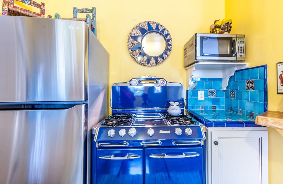 LG  FRIDGE, VINTAGE O'KEEFE & MERRITT STOVE completely restored