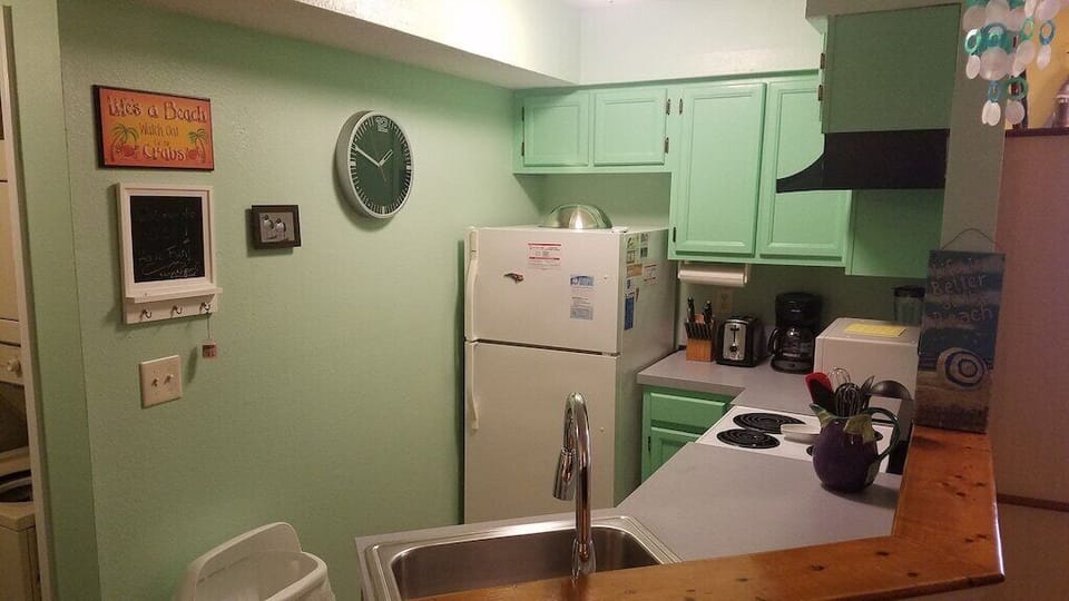 full kitchen