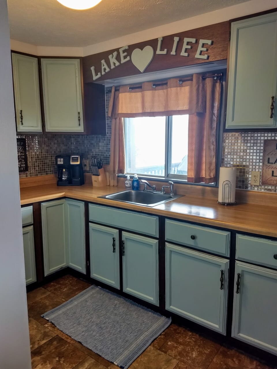 Look out at the lake if you MUST do dishes!