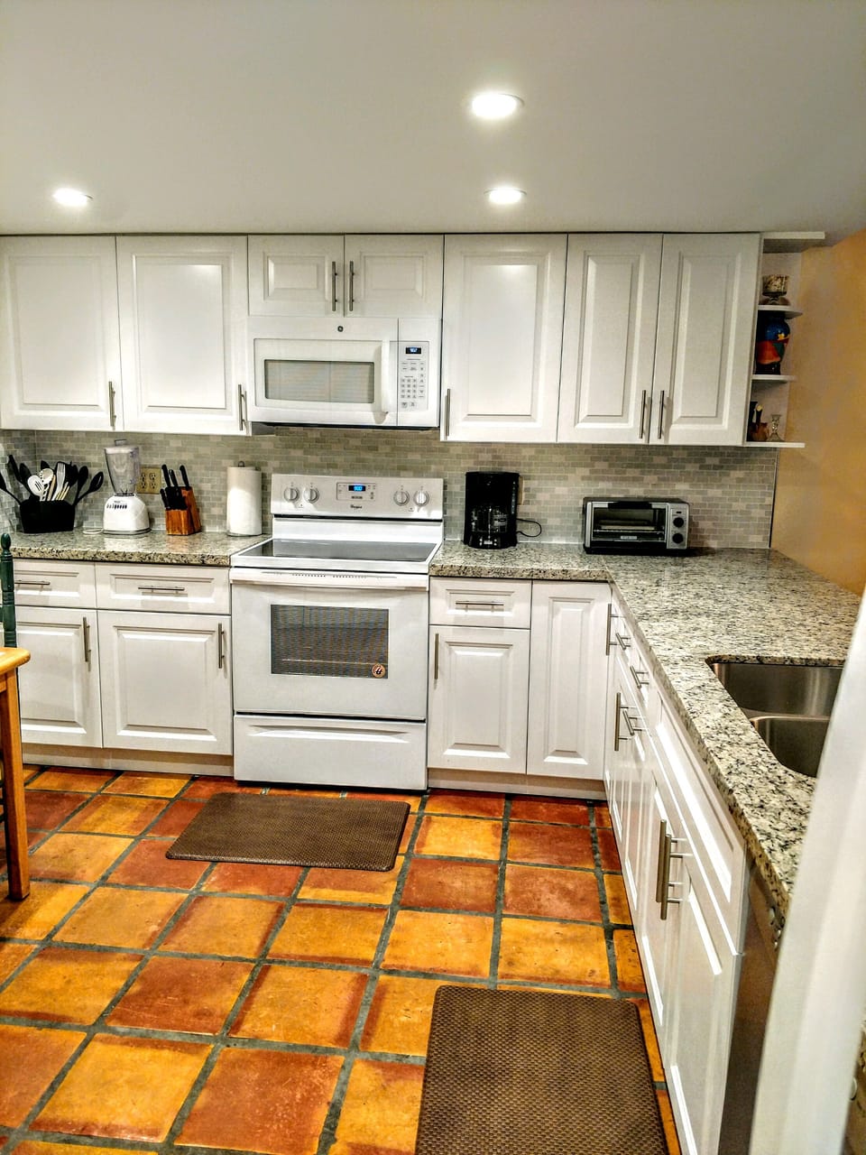 Full kitchen with all appliances 