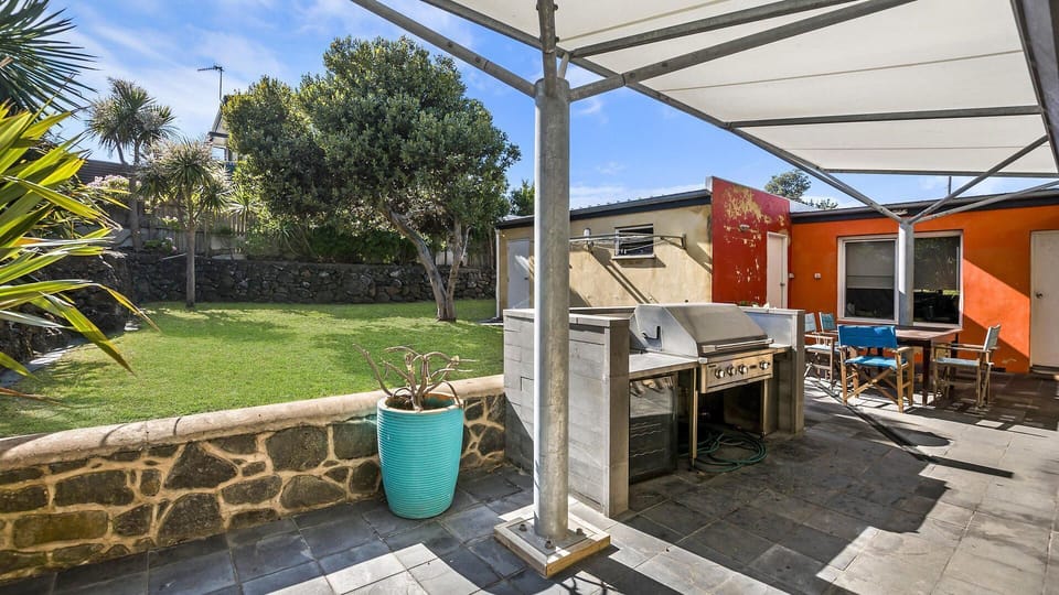 Rear Outdoor Entertaining Area 