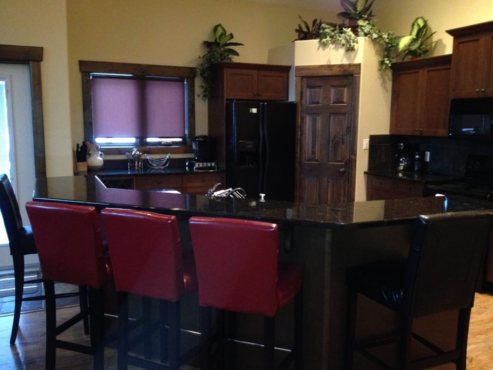 Breakfast bar seats 5 with sink/diswasher in island, walk-in pantry, skylight
