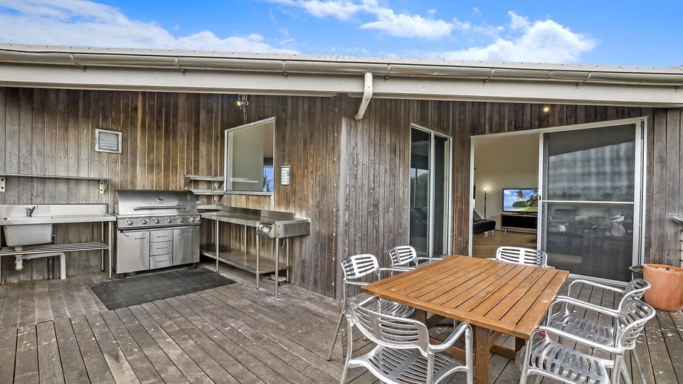 Rear Outdoor Entertaining Area