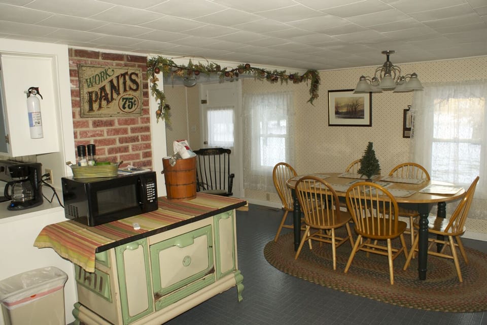 Kitchen/Dining area