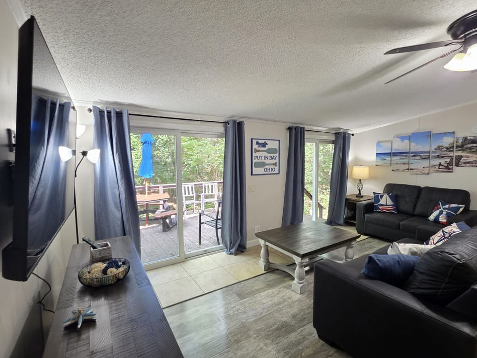 The Easy Yes for Group Trips | 10 ppl | IC97 House in South Bass Island
