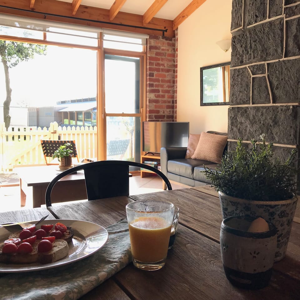 Look outside from the dining room through the lounge.