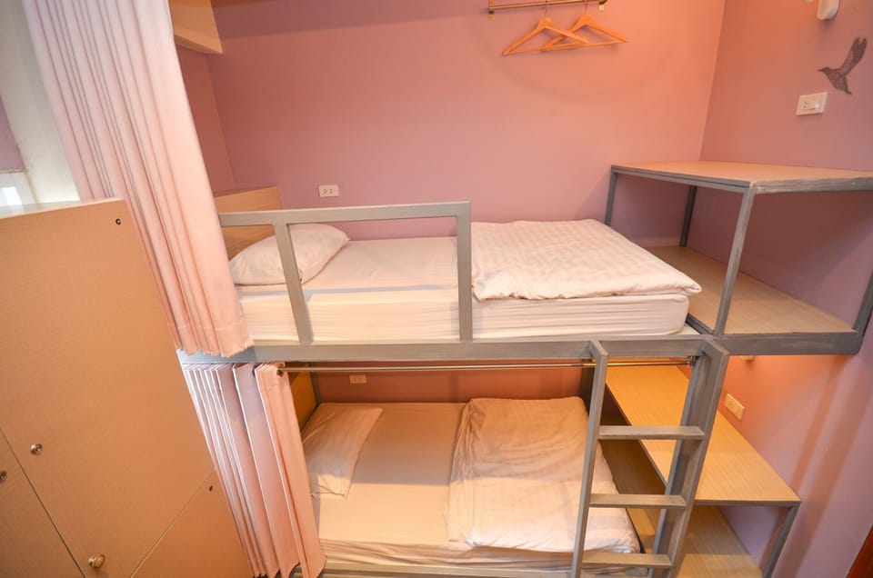 female 4 persons room