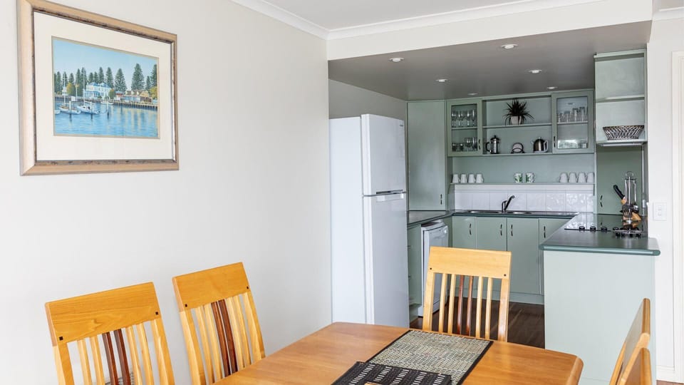 Kitchen / Dining Area