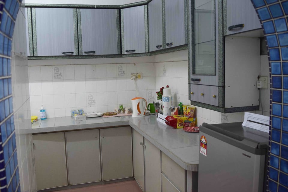 Kitchen - with refrigerator