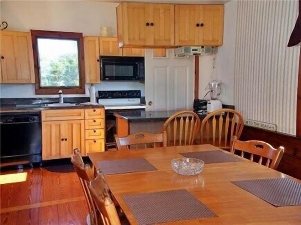 Dining room & kitchen