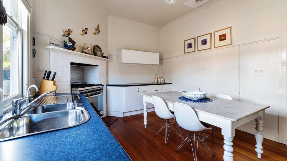 Kitchen / Dining 