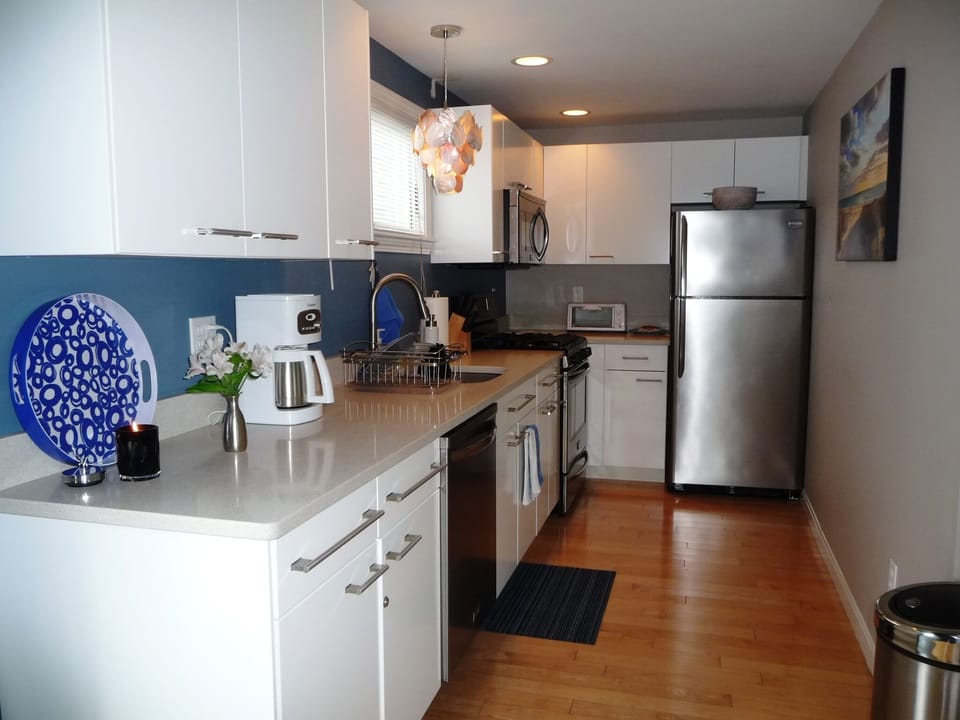 Clean and contemporary kitchen