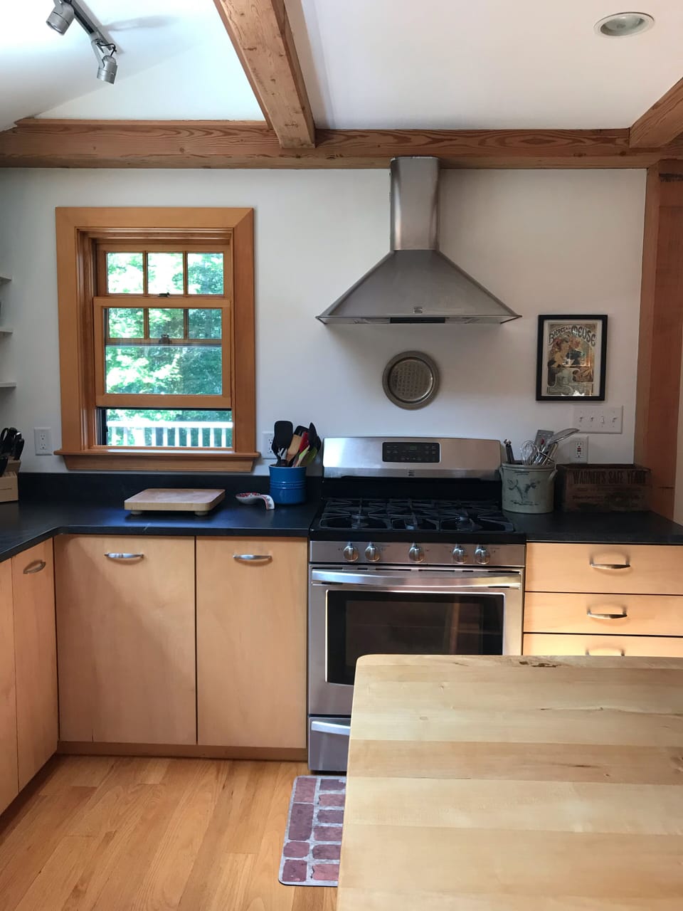 Gas range with electric oven