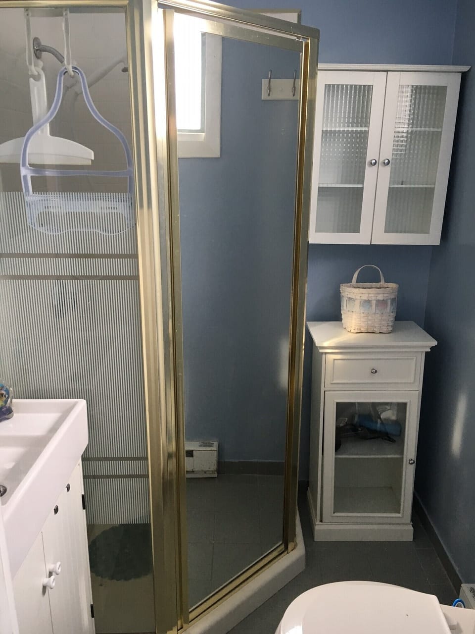 New hot water system for shower - good storage in bathroom