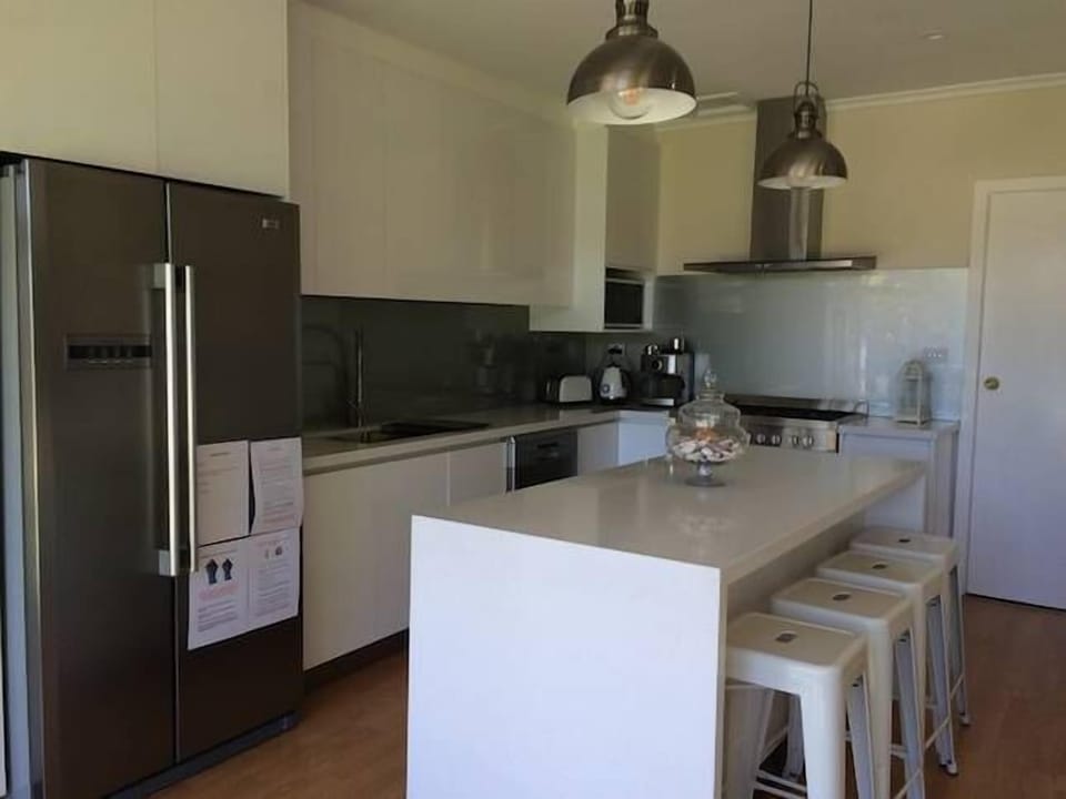 Comes with toaster, coffee facilities & lots of cups, plates, glasses, utensils