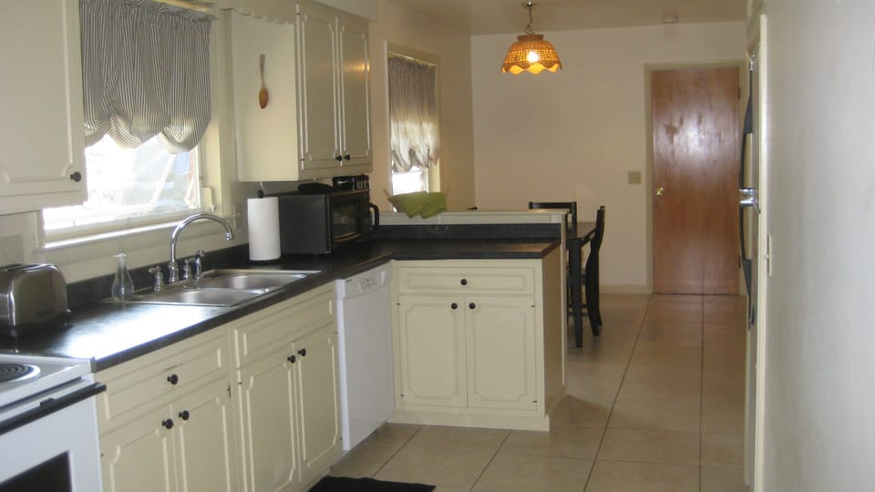 Kitchen and breakfast nook