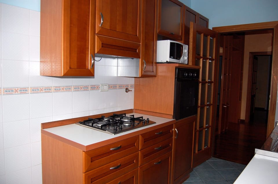 Opposite side of the kitchen