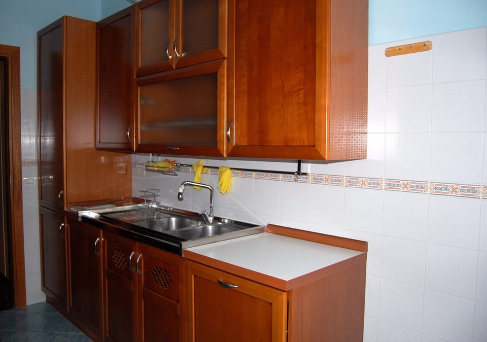 Fridge, Freezer, washer/dryer and dishwasher are all built in here