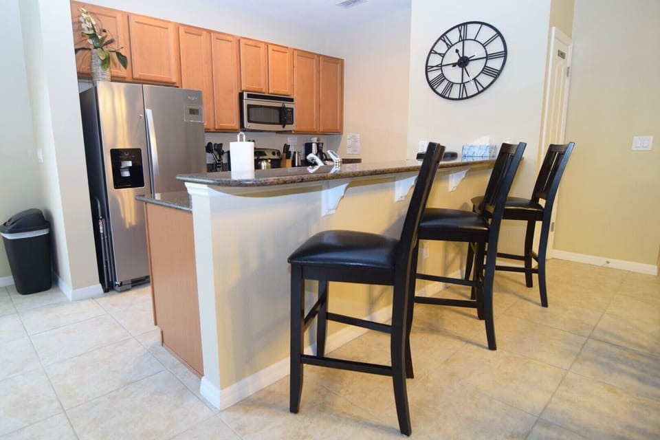 Fully-fitted kitchen with breakfast bar