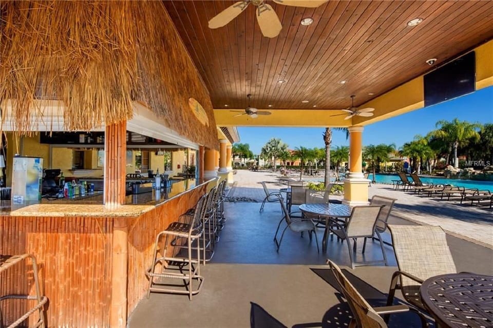 Pool bar