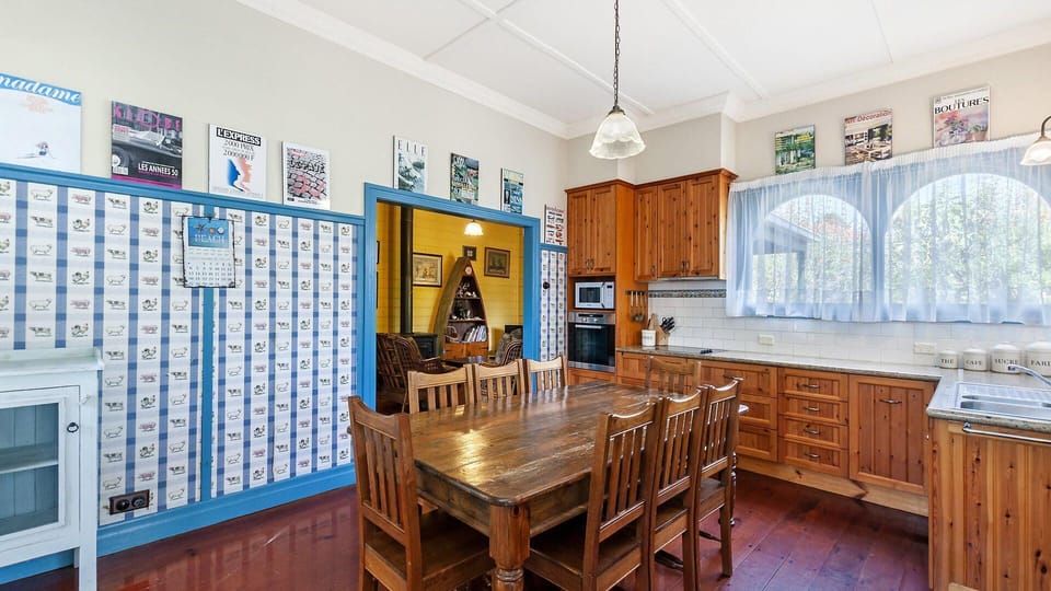 Kitchen / Dining Area