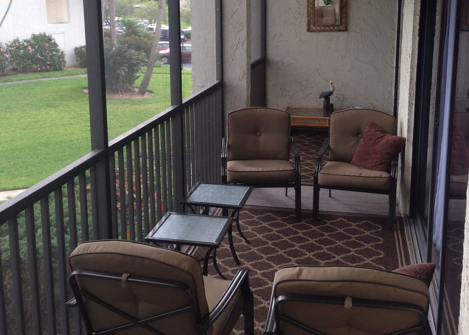 Lanai (balcony)