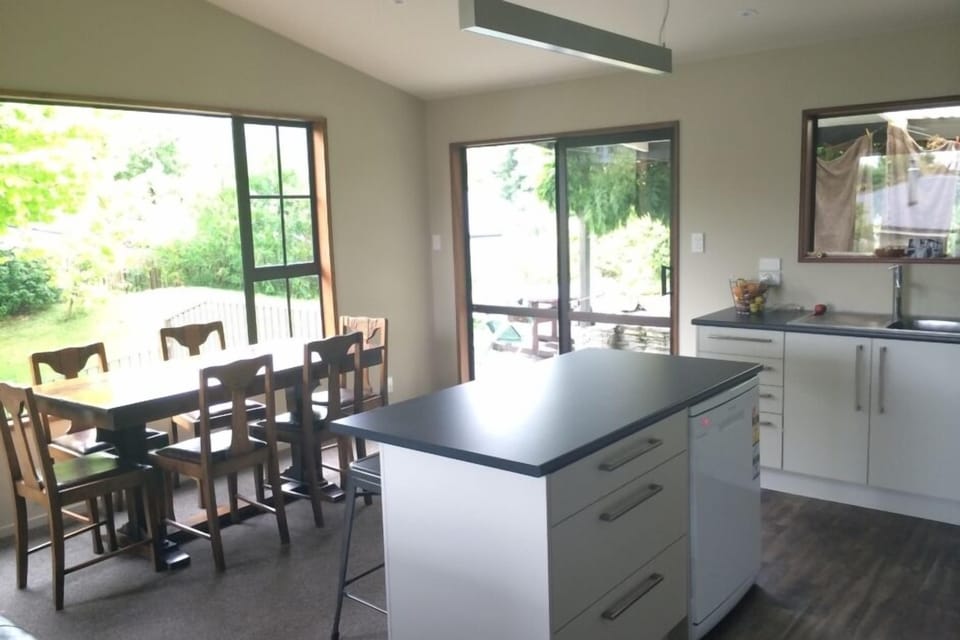 Kitchen dining