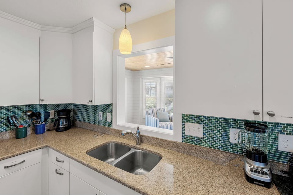 DU903: Serenity | Mid Level Kitchen