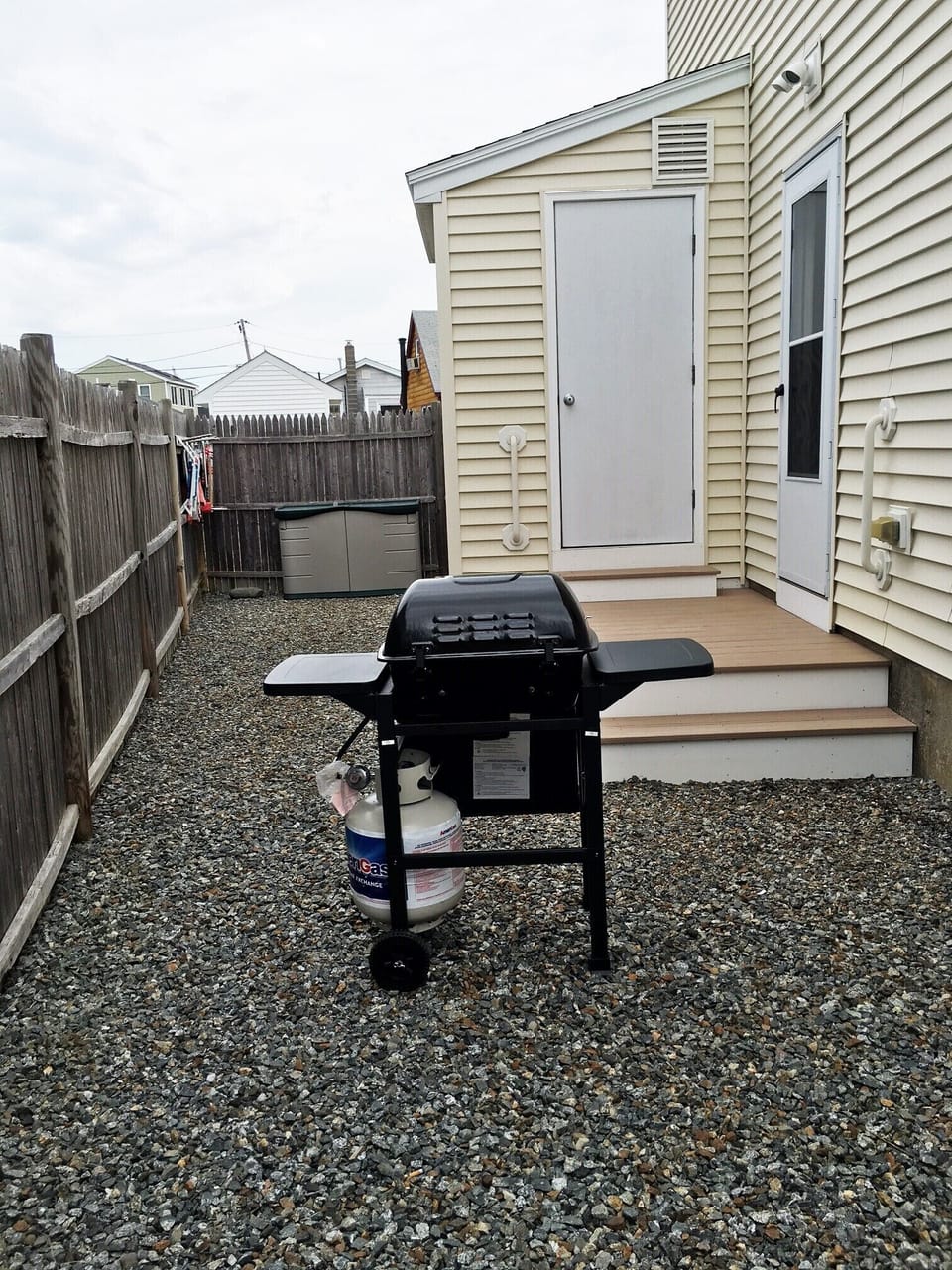 Back grilling space