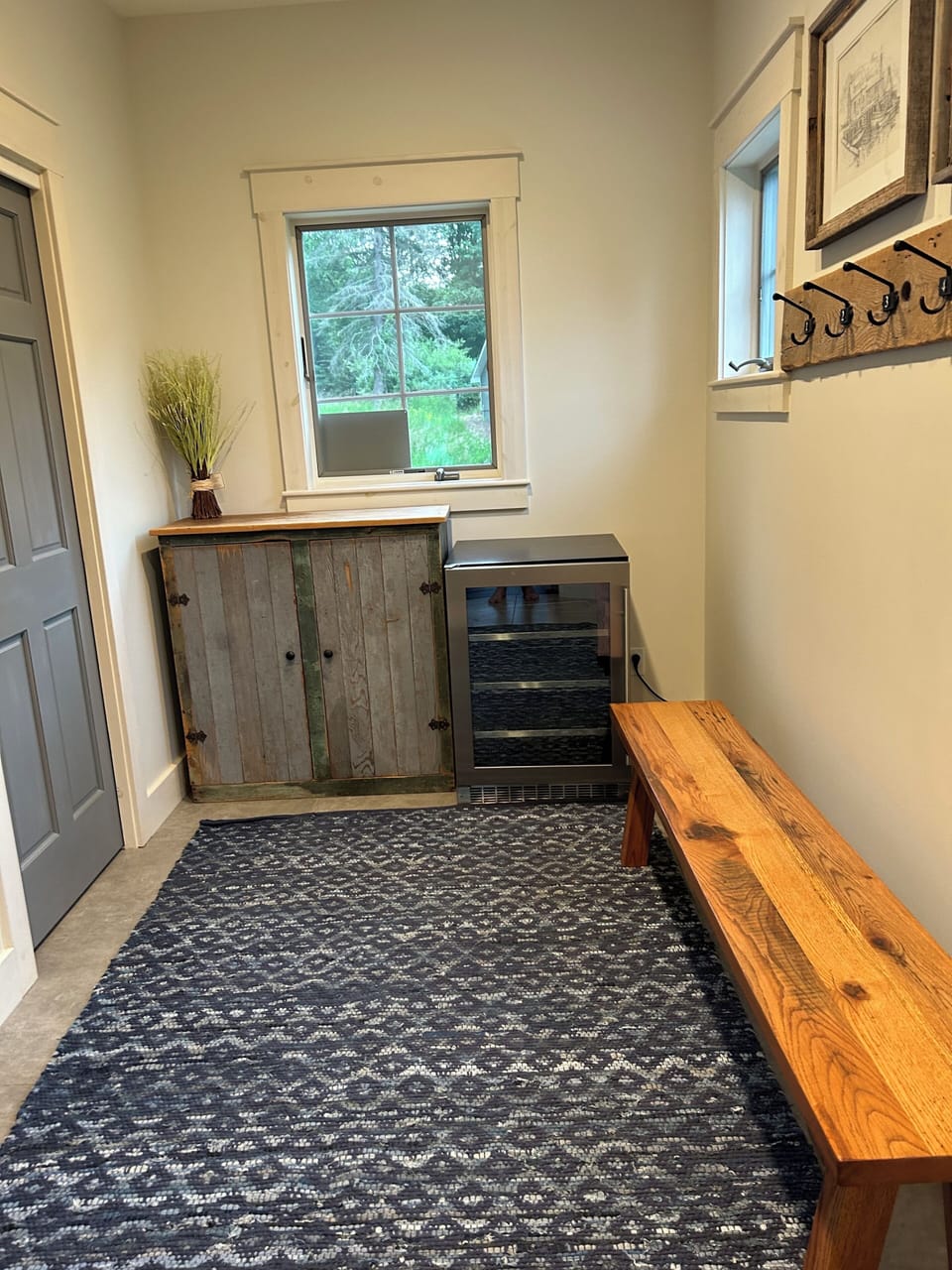 Side entry mud room