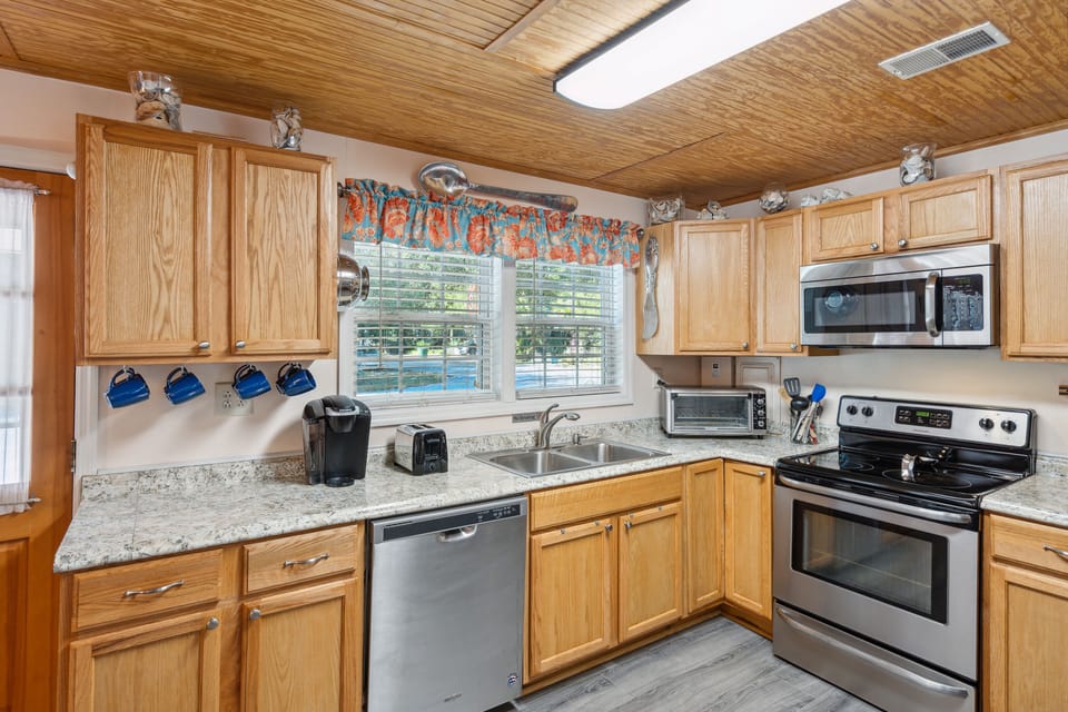 Fully equipped kitchen.