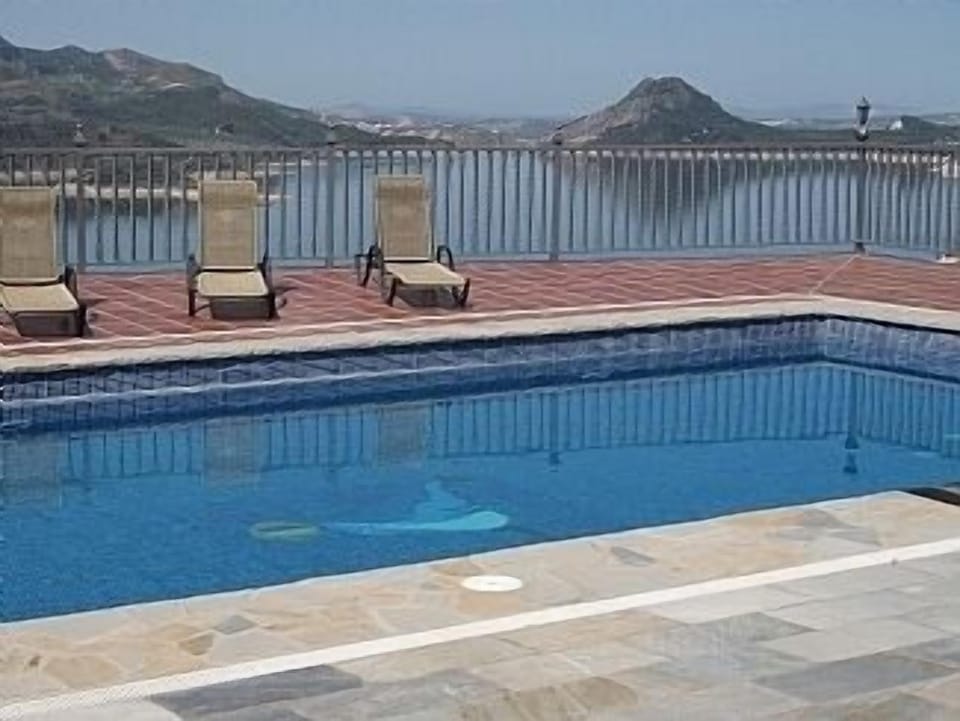 Another view of the swimmingpool