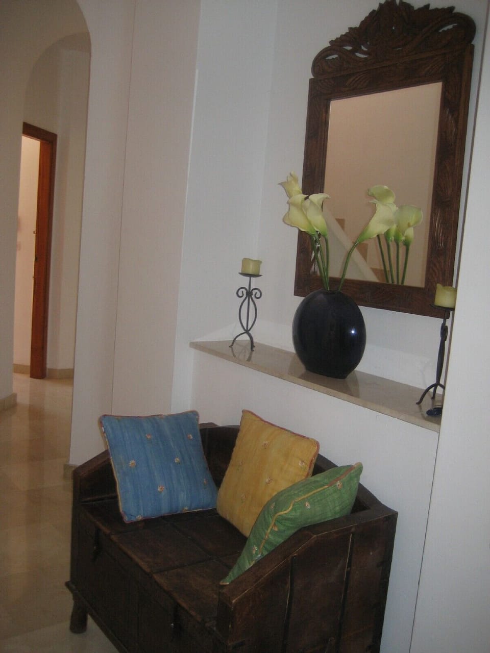 Villa entrance hallway.