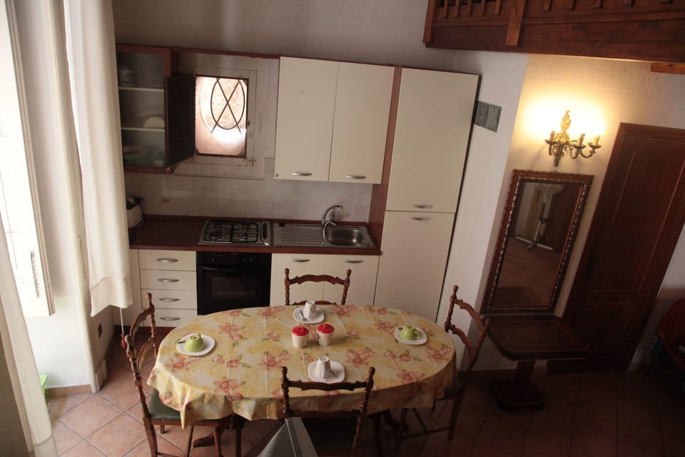 Fully equipped kitchen, view from above.